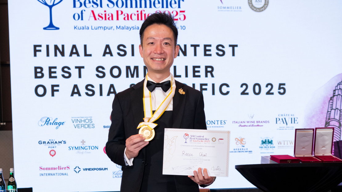 Reeze Choir holding his medal as Best Sommelier of Asia and Pacific 2025.