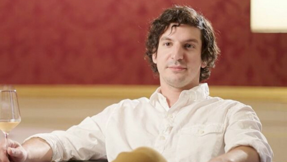 Aleks Zečević, Star Wine List's Austria Ambassador, with a glass of wine.