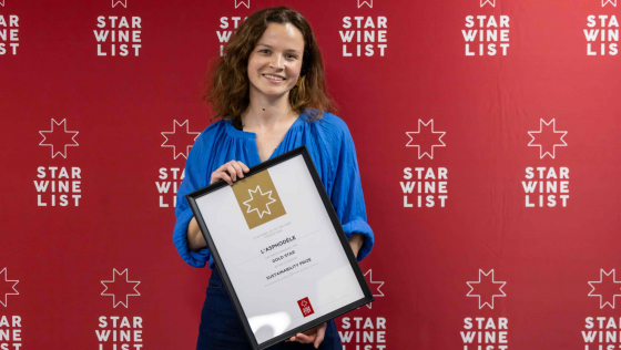 Marie Pérodeau of L'Asphodèle accepts the Gold Star in the Sustainability Prize at Star Wine List of the Year France 2026. Photo by Studio BaALT.