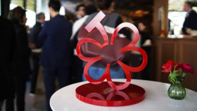 The new Michelin Guide Grapes emblem