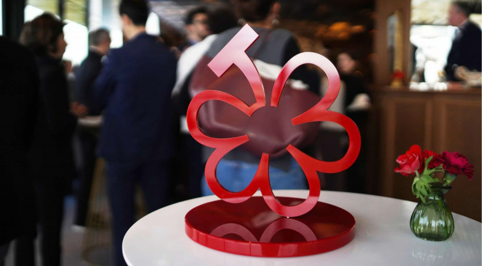 The new Michelin Guide Grapes emblem