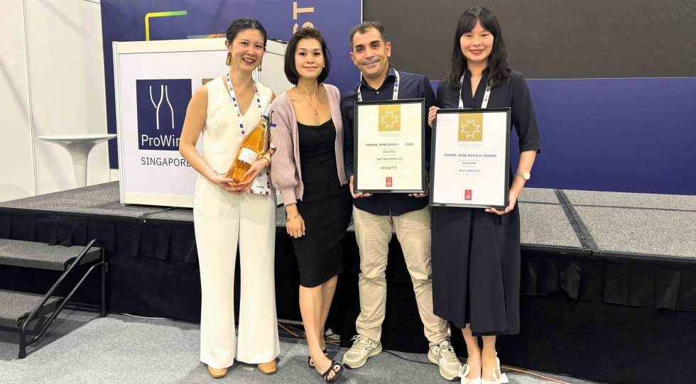 Roberto Duran MS and his team from temper. Wine Room & Lounge, Singapore, at Star Wine List of the Year Southeast Asia 2026.