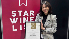 Elizabeth Takahashi of Maz, Tokyo, accepts her Gold Star at Star Wine List of the Year Japan 2026. Photo by Star Wine List.