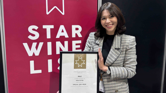 Elizabeth Takahashi of Maz, Tokyo, accepts her Gold Star at Star Wine List of the Year Japan 2026. Photo by Star Wine List.