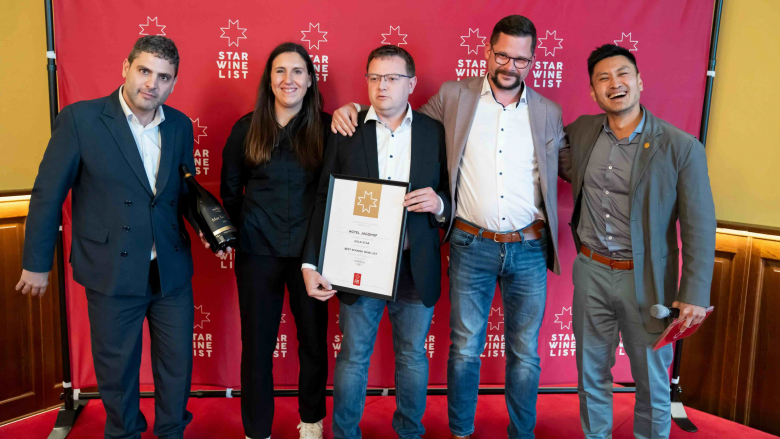 Jaume Xifre, of Familia Torres, with the team from Hotel Jagdhof, Röhrnbach, and Stephen Wong MW. Photo by Robert Herbst.
