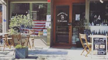 Île de Colline, a wine bar in Tokyo, Japan.
