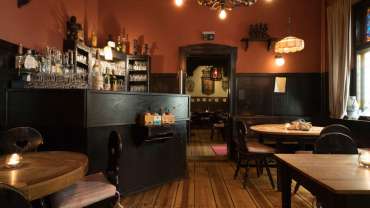 Kurpfalz Weinstuben, a wine bar in Berlin, Germany.
