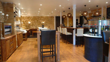 Aux Quatre Coins du Vin, a wine bar in Bordeaux, France.