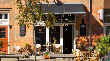 Sydhavnens Vinbar, a wine bar in Copenhagen, Denmark.