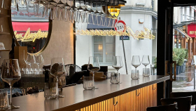 Les Amoureuses, a wine bar in Paris, France.
