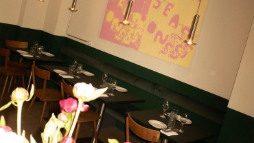 Frohnatur, a wine bar in Cologne, Germany.