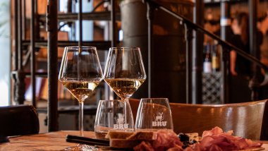 HET ARCHIEF, a wine bar in Antwerp, Belgium.