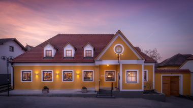 Gasthaus Schwarz, a restaurant in Obermeisling, Austria.