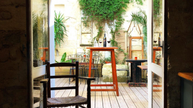 YARRA, a wine bar in Bordeaux, France.
