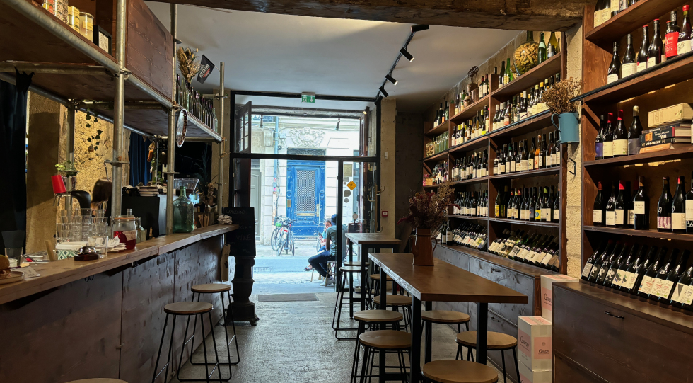 YARRA, a wine bar in Bordeaux, France.