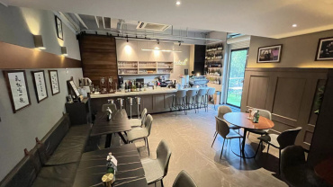 weeknd*, a wine bar in Shenzhen, Greater China.