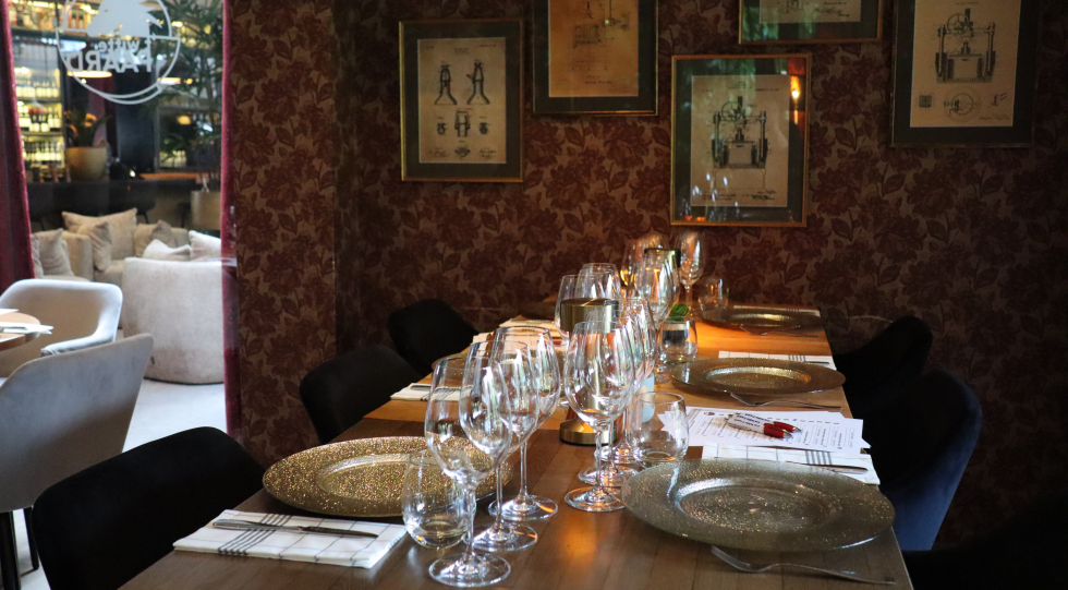 Het Witte Paard, a wine bar, restaurant and hotel in Etten-Leur, Netherlands.