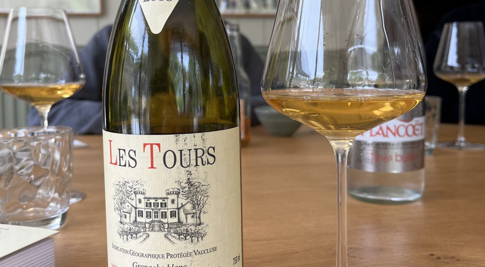 Bottle shot at L'auberge des Isles, Montreuil-Bellay, France.