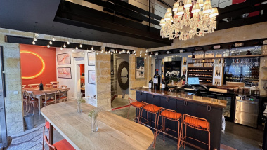 Vignobles et Châteaux Wine Bar, a wine bar in Saint-Emilion, France.