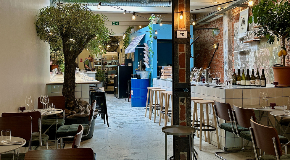 kiosque., a wine bar in Hamburg, Germany.