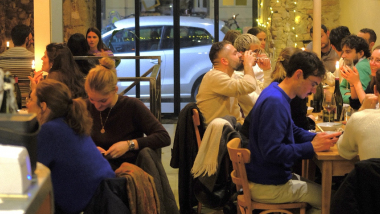 Octobre caviste, a wine bar in Lyon, France.