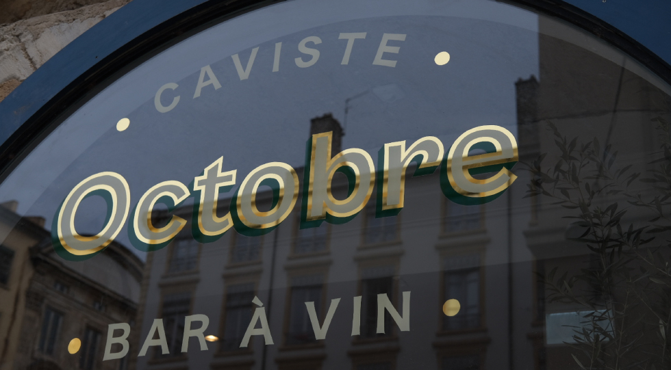 Octobre caviste, a wine bar in Lyon, France.