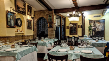 Restaurante El Churrasco, a restaurant and wine bar in Córdoba, Spain.