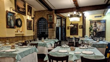 Restaurante El Churrasco, a restaurant and wine bar in Córdoba, Spain.