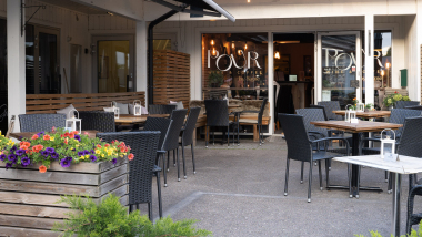 POUR - by Signe, a wine bar in Tjøme, Norway.