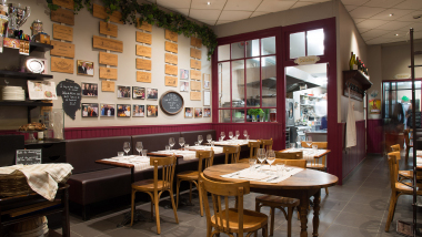 Le Café du Peintre, a restaurant and wine bar in Lyon, France.