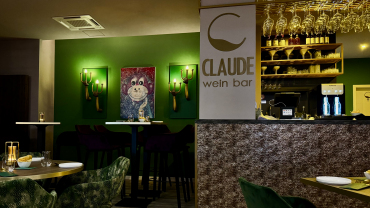 CLAUDE wein bar, a wine bar in Düsseldorf, Germany.