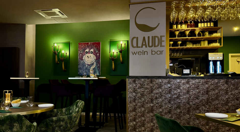 CLAUDE wein bar, a wine bar in Düsseldorf, Germany.