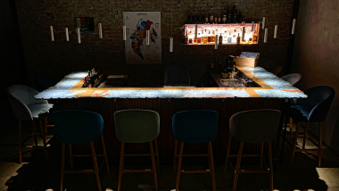 Hydra - Fine Food & Wine Cellar, a restaurant and wine bar in Salerno, Italy.
