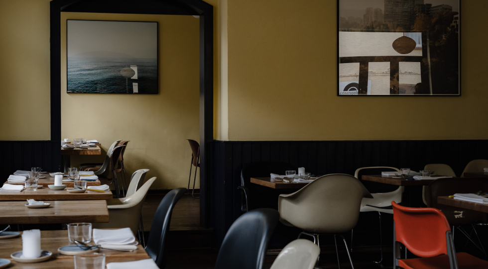 Restaurant Chairs, a restaurant in Frankfurt, Germany.