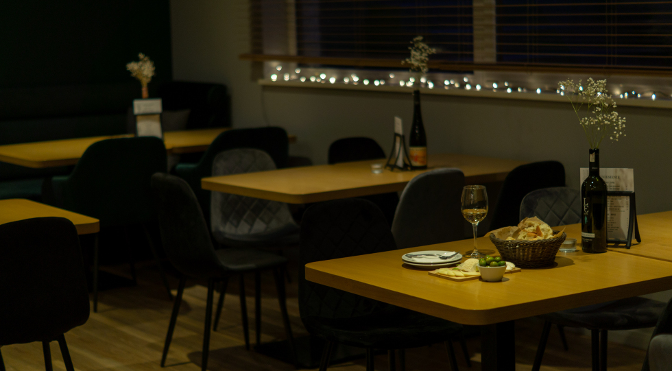 Uniesienie Wine Bar, a wine bar in Poznan, Poland.