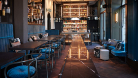 Bar am Wasser, a wine bar in Zürich, Switzerland.