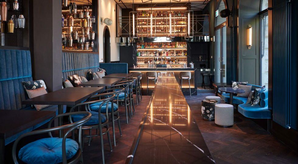 Bar am Wasser, a wine bar in Zürich, Switzerland.