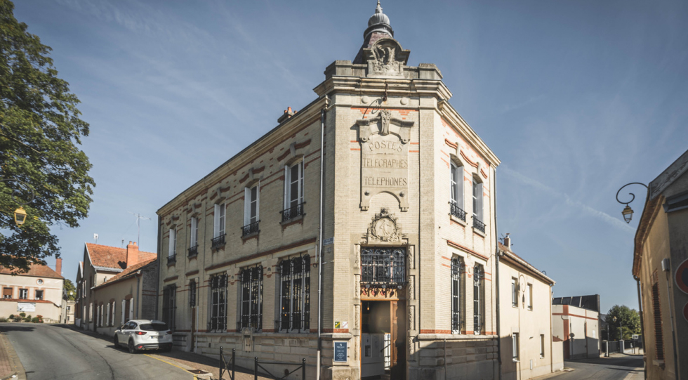 Exterior of Le Recommandé wine bar and cafe in Avize, Champagne region, France.