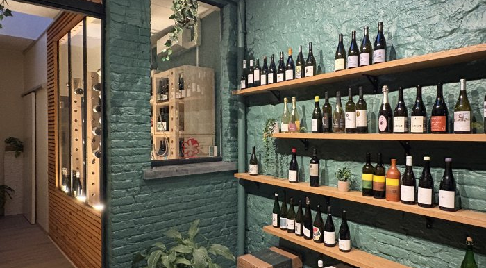 Anthocyane, a wine bar in Namur, Belgium.