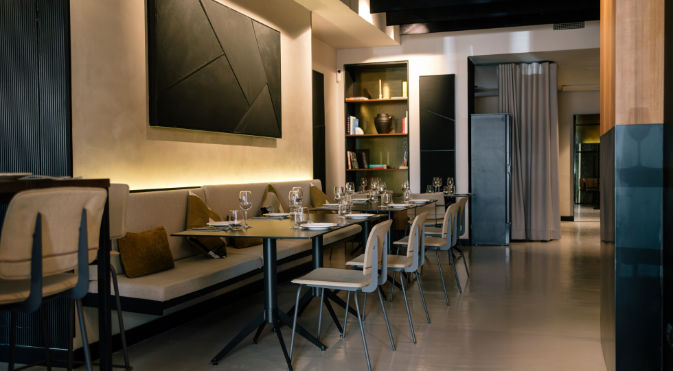 Maestro Bar, a wine bar in Valencia, Spain.