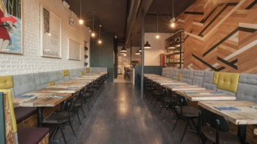 Giant, a restaurant in Chicago, USA.