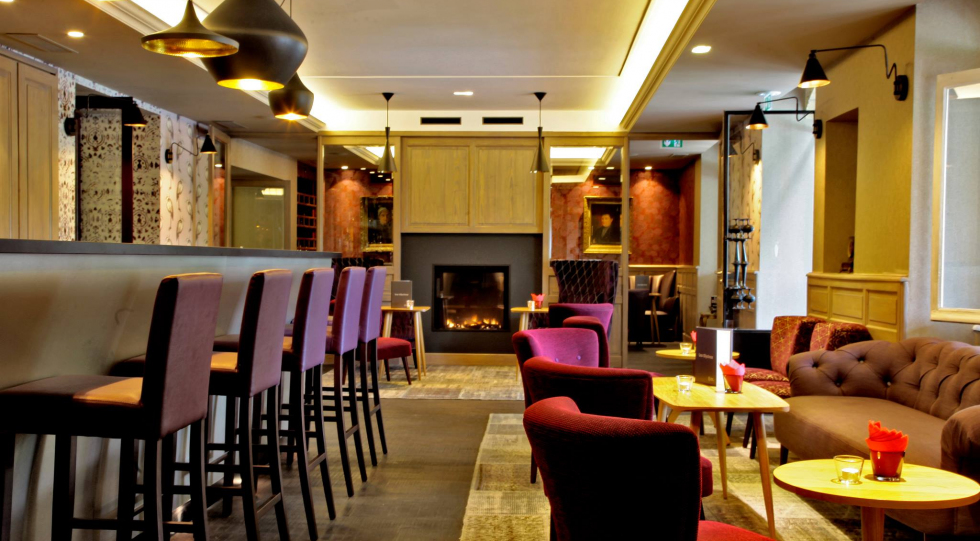 Les Glycines Hôtel & Spa bar.