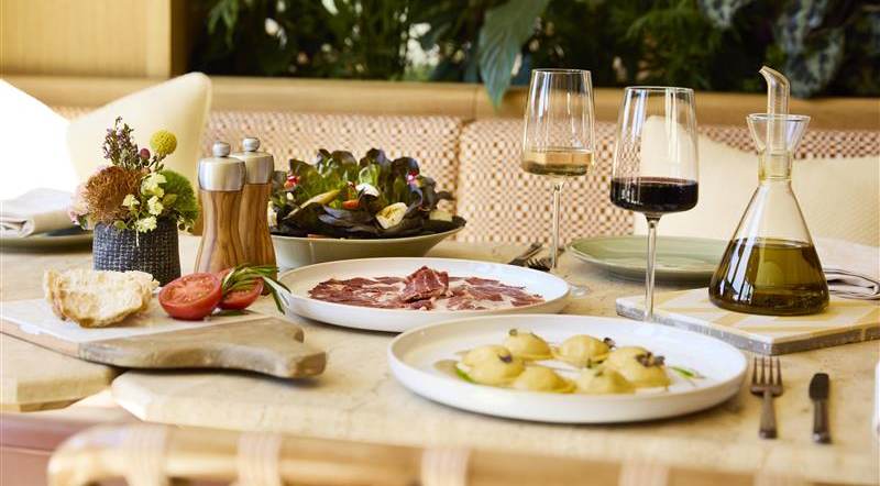 Table at Mel at Four Seasons Formentor.