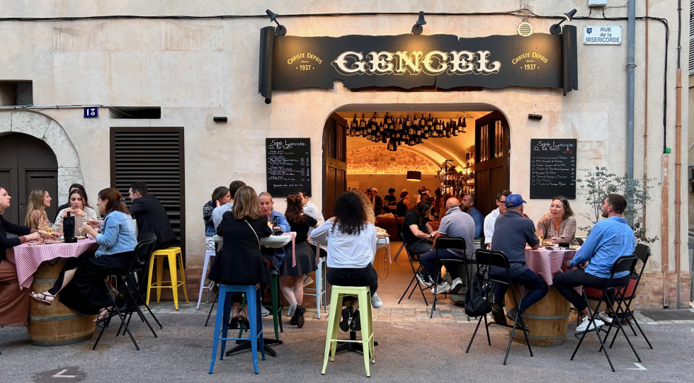 Outdoor seating at Gencel Cave & Bar à Vins, Cannes, France.