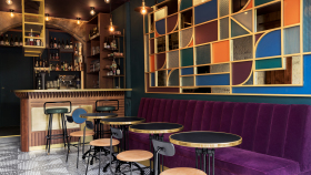 Illustre Bar et Cave à manger, a wine bar in Côteaux du Lyonnais, France.