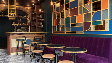 Illustre Bar et Cave à manger, a wine bar in Côteaux du Lyonnais, France.