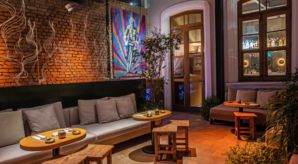 Outdoor seating at restaurant Elena Horto, Rio de Janeiro, Brazil.