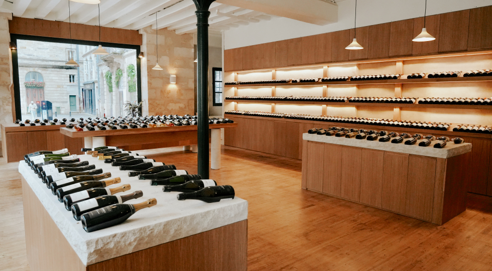 La Belle Cave Club , a wine bar in Bordeaux, France.