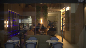 Outdoor area with French bistro chairs and tables, Vivan Wine Bar, Balneário Camboriú, Brazil.