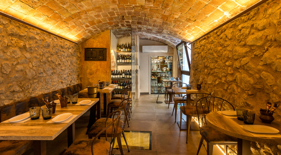Uain, a wine bar in Empordà, Spain.